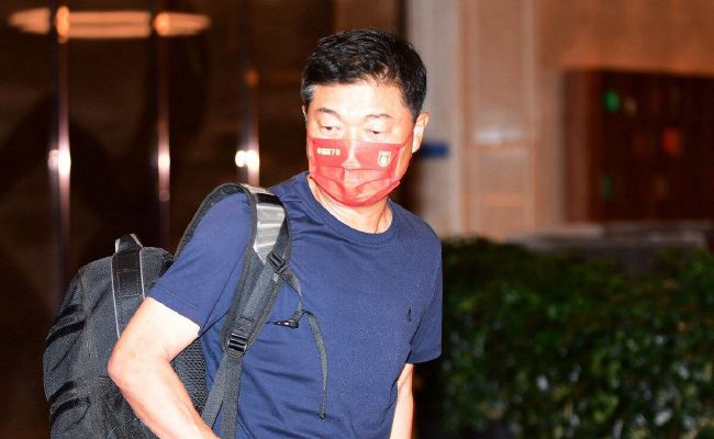 如许一来，比拟于第一部故事，《敢死队2》在剧情上加倍丰硕丰满，逻辑也更加讲求，乃至还插手了一些思虑。